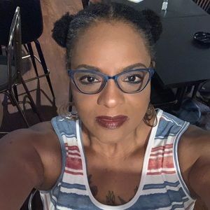 Meet your Posher, Dana